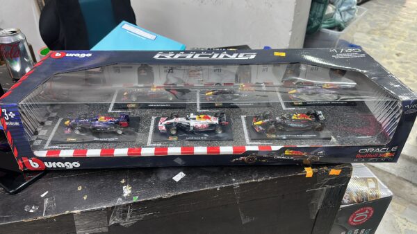 Bburago Red Bull Set de 6 Autos F1 de Colección a Escala 1:43